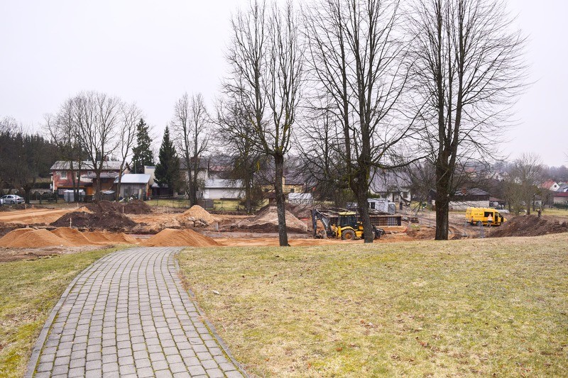 Noslēgumam tuvojas metodiskā centra izveide DACVĢ; sākas sporta laukuma izbūve