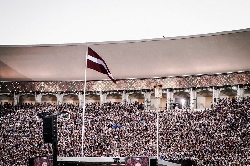 Aicinājums atbalstīt iniciatīvu par Latvijas karoga pacelšanu Dziesmu svētku kalniņā