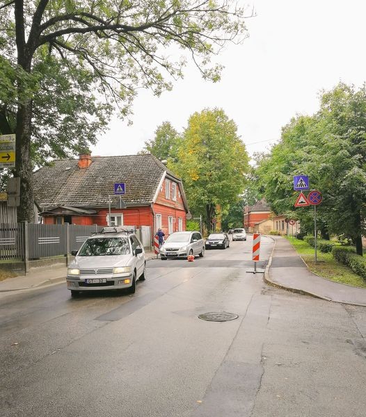 Jauns ātrumvalnis uz Piebalgas ielas