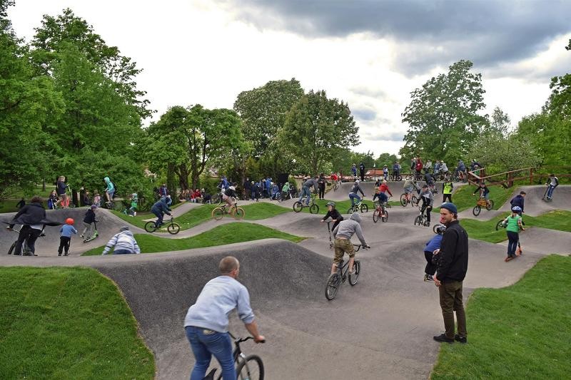 Apkopes darbu laikā slēgta velotrase