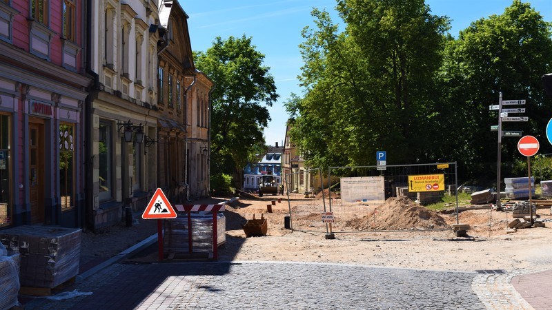 No trešdienas līdz piektdienai slēgta satiksme Rīgas ielā