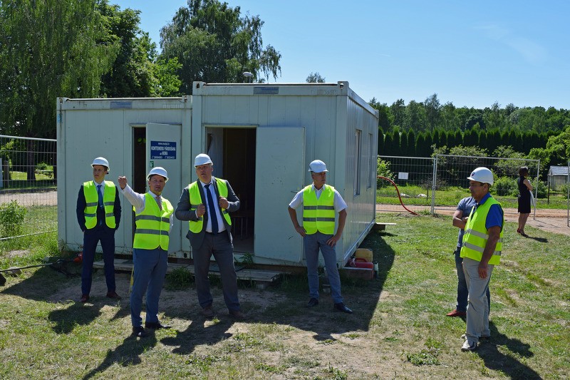 Aizsardzības ministrs reģionālajā vizītē apmeklē Cēsis