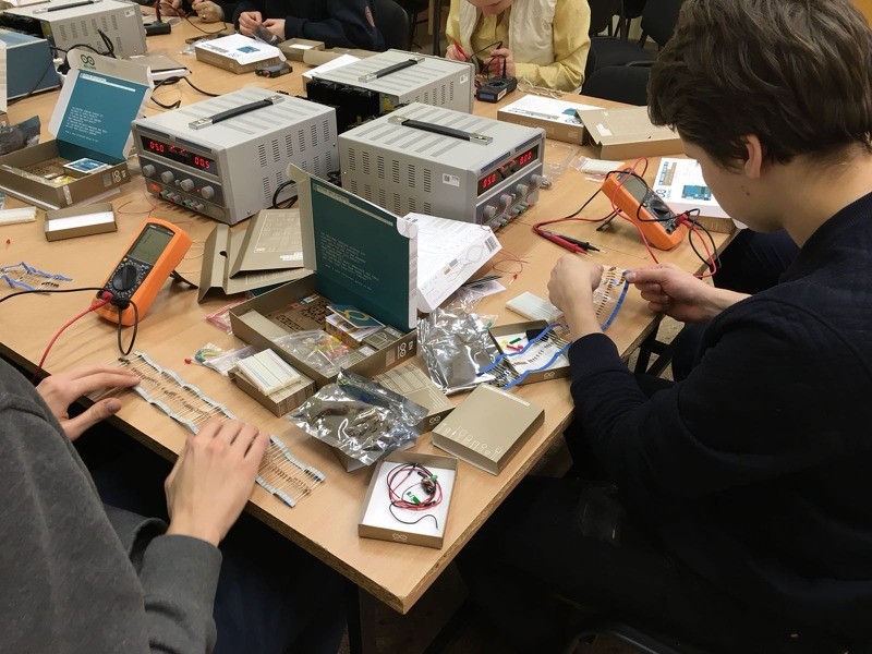 RTU Cēsu filiālē skolēni mācīsies veidot robotus, dronus un viedtālruņa lietotnes