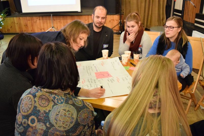 Iedzīvotāju tikšanās pulcē gandrīz 60 vaivēniešu