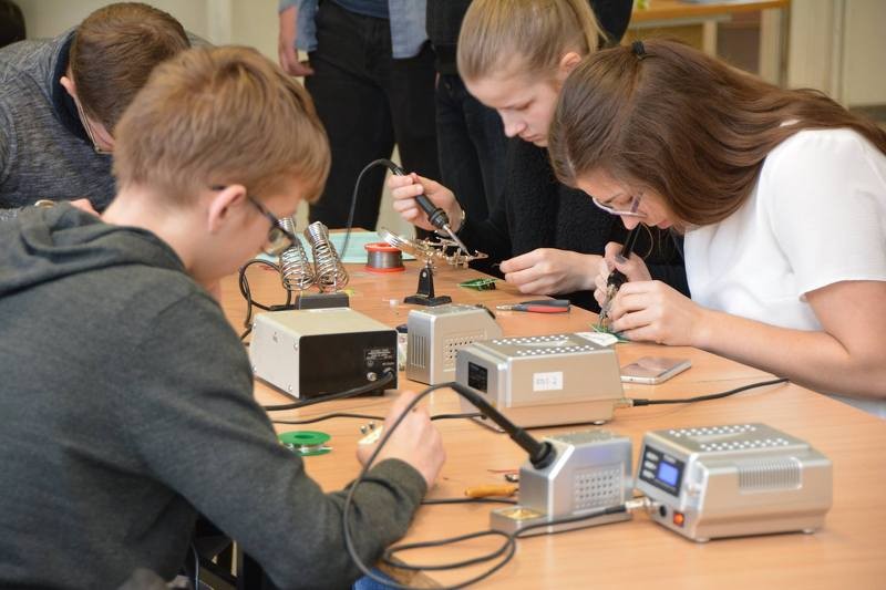 RTU Cēsu filiāle un Cēsu Bērnu un jauniešu centrs aicina apmeklēt Robotikas pulciņu