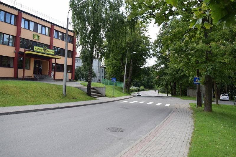 Izveidota gājēju pāreja uz Bērzaines ielas pie Mācību centra "Buts"