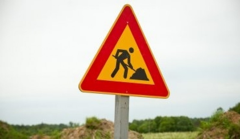 Uz Vidzemes šosejas tiek mainīta satiksmes organizācija pie pārvada uz Cēsīm