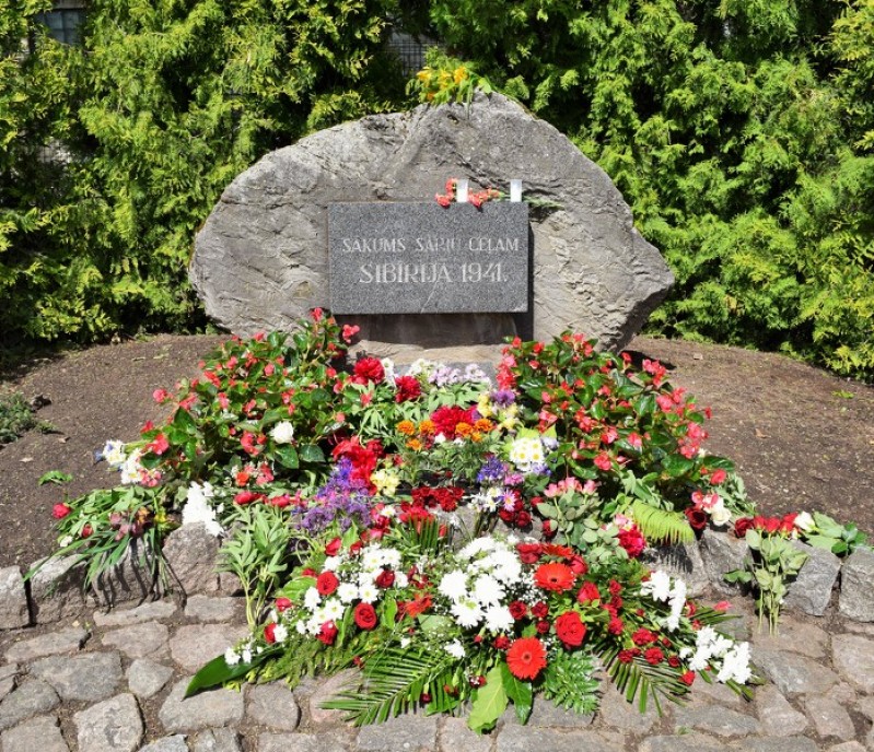 Cēsīs piemin komunistiskā genocīda upurus
