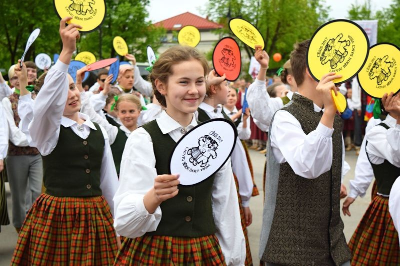 Festivāls „Latvju bērni danci veda” Cēsīs pulcē 5400 dejotāju