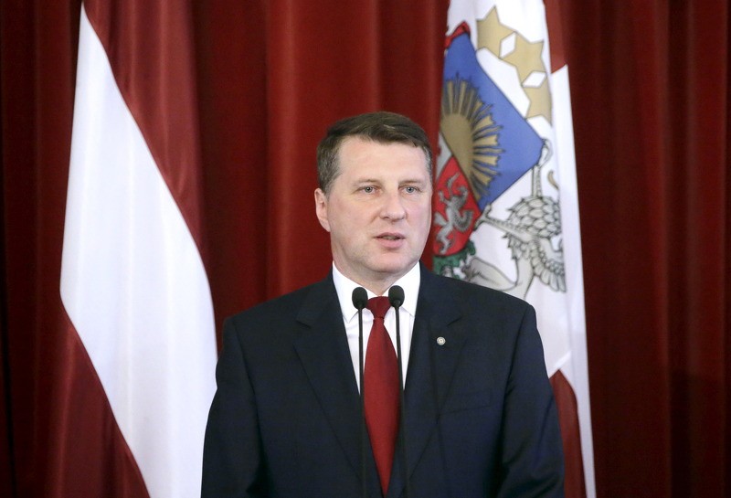 Satiec Valsts prezidentu Raimondu Vējoni