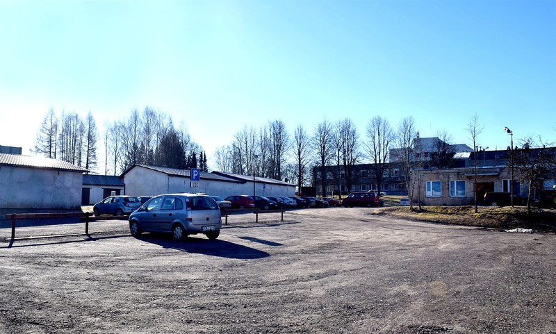 Auto stāvvietas pie Cēsu klīnikas