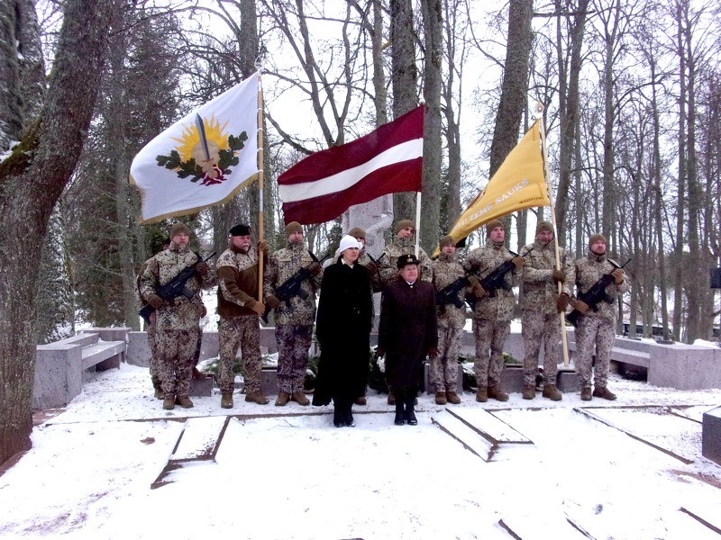 Cēsnieki piedalās Oskara Kalpaka piemiņas pasākumā