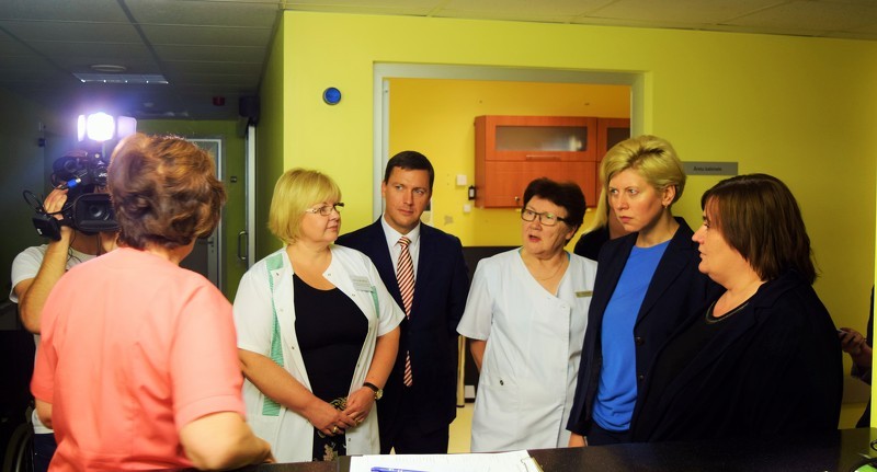 Veselības ministre augsti vērtē Cēsu klīnikā sasniegto