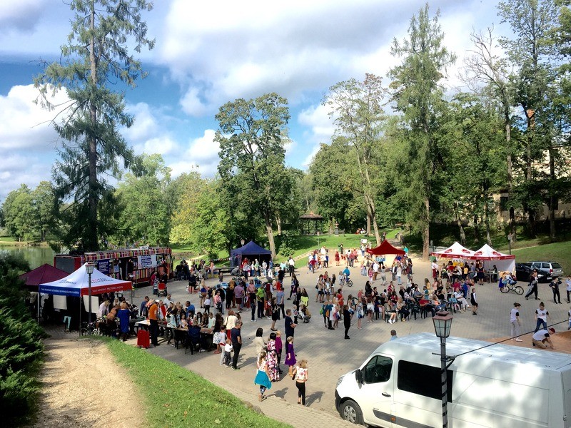 Ar krāšņu Bērnu rītu un vērienīgu vakara daļu noslēgusies Cēsu Jauniešu diena