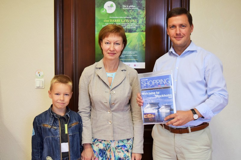 Vidzemniece Gunita Šmite saņem "100 darbi Latvijai” balvu – jūras ceļojumu uz Stokholmu