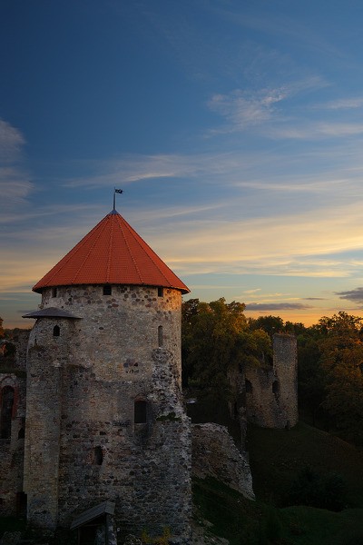 Restaurēts un apmeklētājiem atvērts Cēsu viduslaiku pils Rietumu tornis