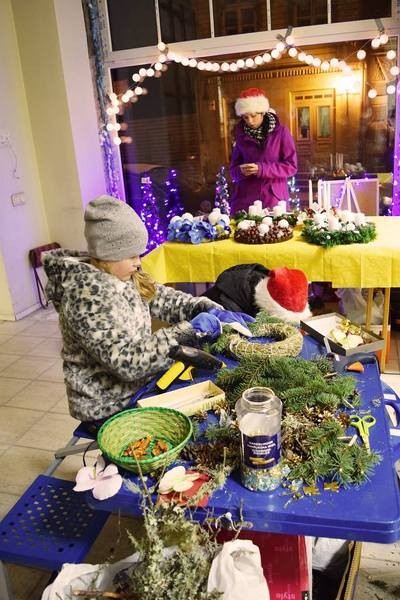 Ziemassvētku dāvanu tirdziņš un radošās darbnīcas Rīgas ielā
