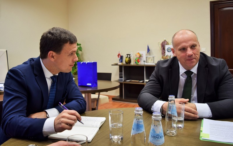 Bergmanis un Rozenbergs vienojas par sadarbību profesionāļu piesaistē