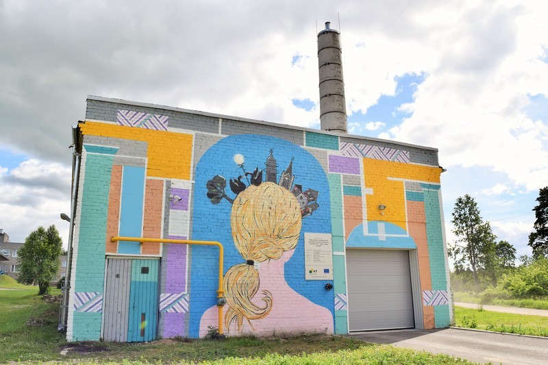 Cēsis rotās vēl viena apgleznota katlumāja