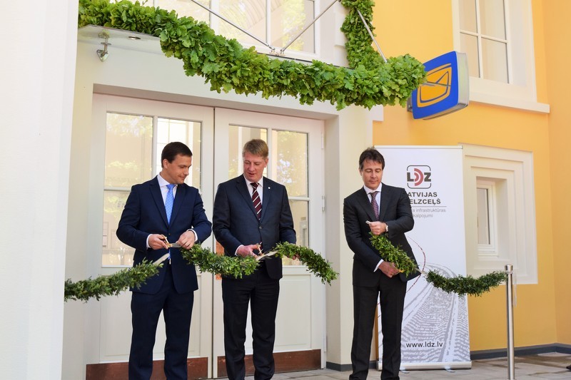 Atklāta atjaunotā Cēsu stacija