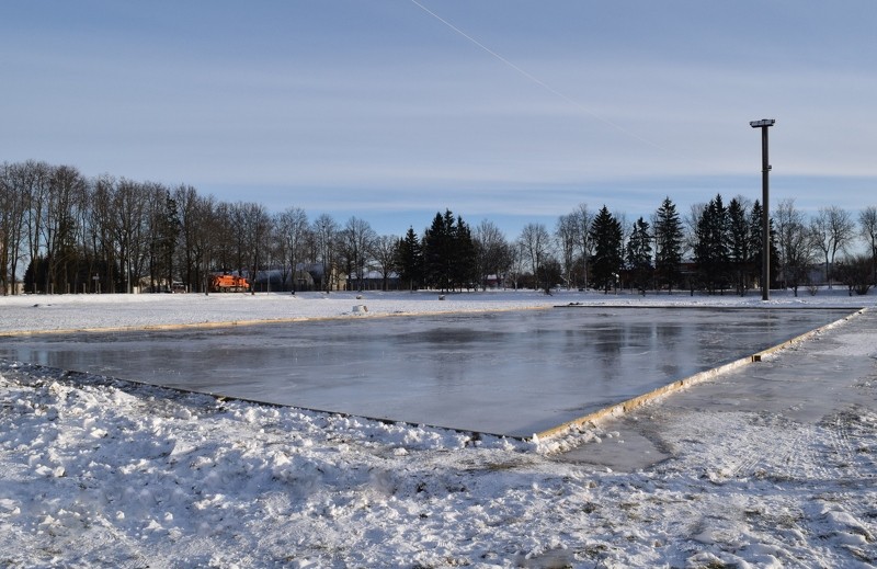 Pilsētas stadionā atklās slidotavu