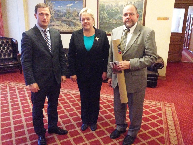 Diasporas vēstnieks un Cēsu pašvaldība vienojas par sadarbību