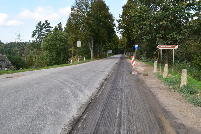Atjaunos ceļa segumu no Gaujas tilta līdz Cēsu robežai
