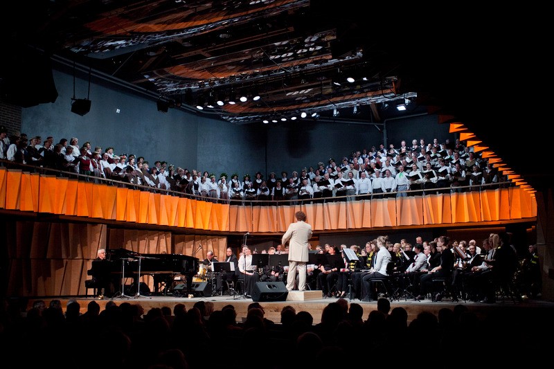 Amatierkolektīvi iesvēta koncertzāli