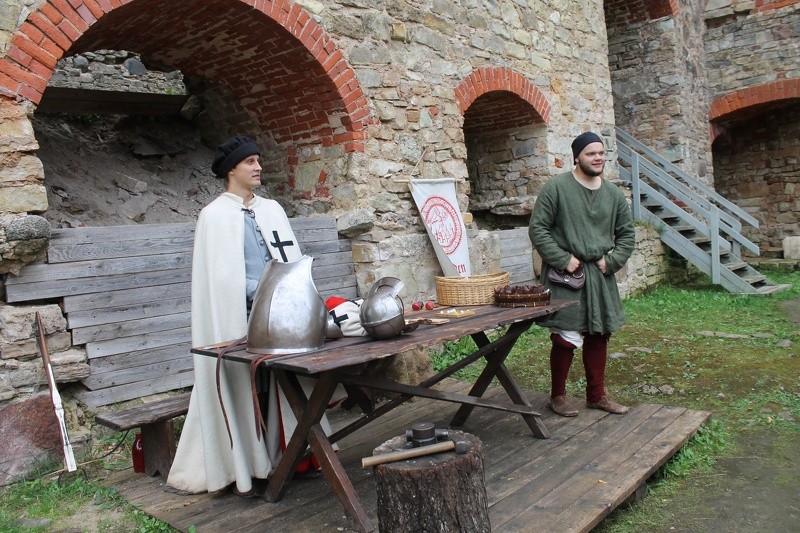 Cēsu pilī darbu atsāk Viduslaiku aktivitāšu centrs