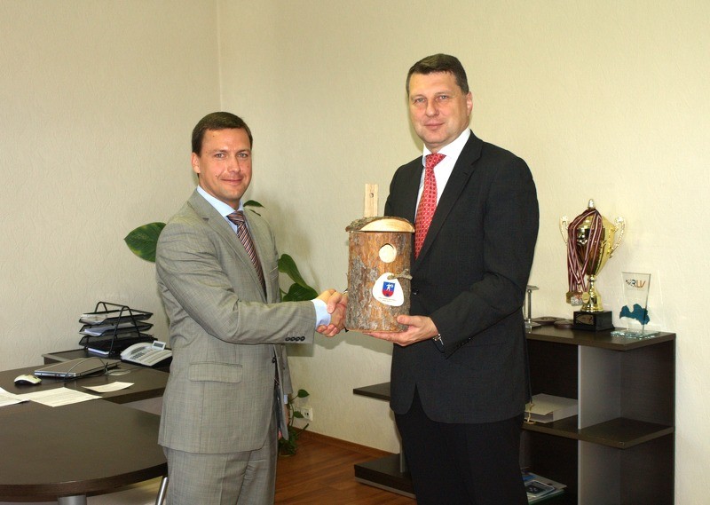 Aizsardzības ministrs izsaka atbalstu idejai par jaunu sporta zāli Cēsīs