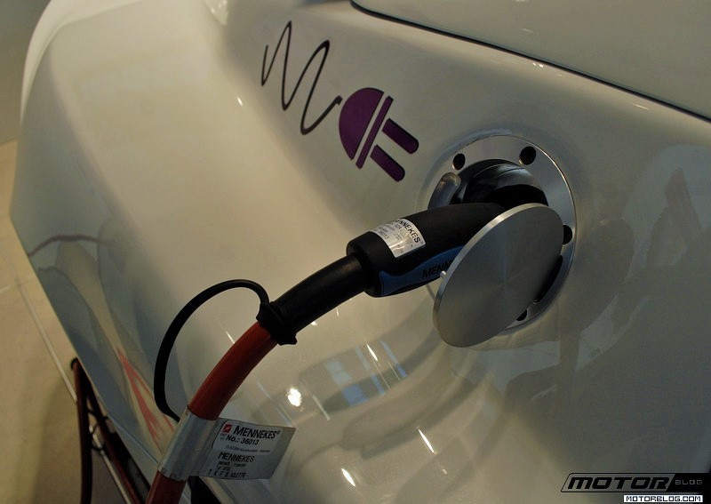 Dome izvērtēs elektromobiļu uzlādes stacijas izveides iespēju Cēsīs