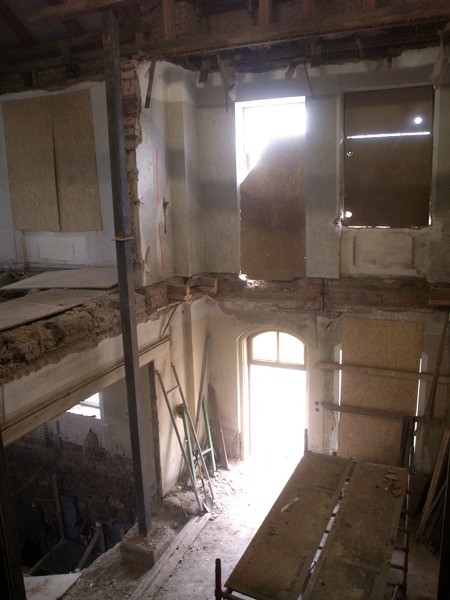 Cēsu bibliotēkā beigušies pamatu padziļināšanas darbi