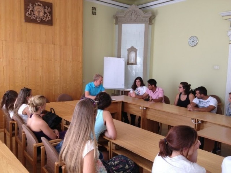 Starptautiskās vasaras skolas studenti iepazīst Cēsis