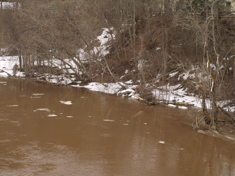 AS „Sadales tīkls” naktī operatīvi novērsusi plūdu izraisītos elektroapgādes traucējumus Cēsīs