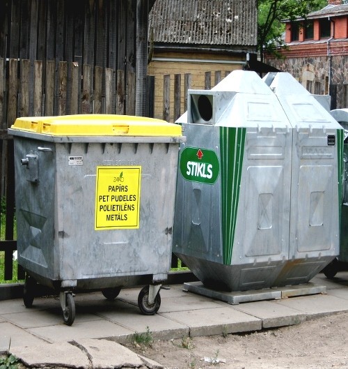 Sakops publisko EKO punktu apkārtni