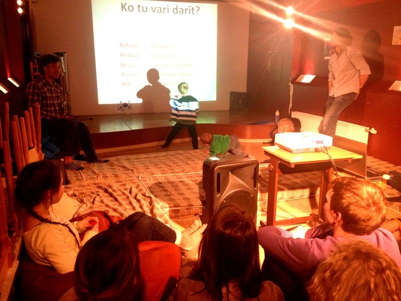 Cēsīs pie jauniešiem viesojas Māris Olte, Laimes lācis un Co