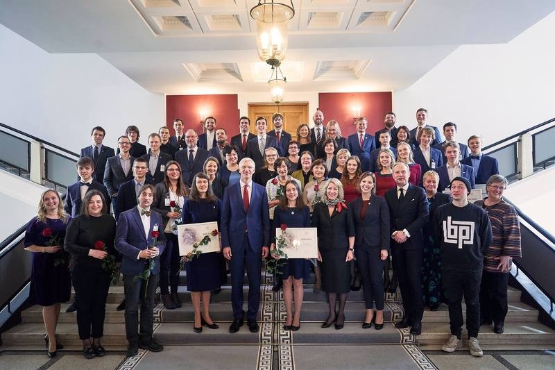 Pasniegti Ministru kabineta diplomi par sasniegumiem starptautiskajās mācību priekšmetu olimpiādēs