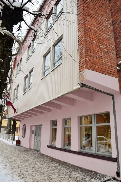 Pastariņa sākumskolas administrācija no jūnija Bērzaines ielā 15