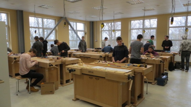 Skolēni sacenšas mājturības un tehnoloģiju olimpiādē