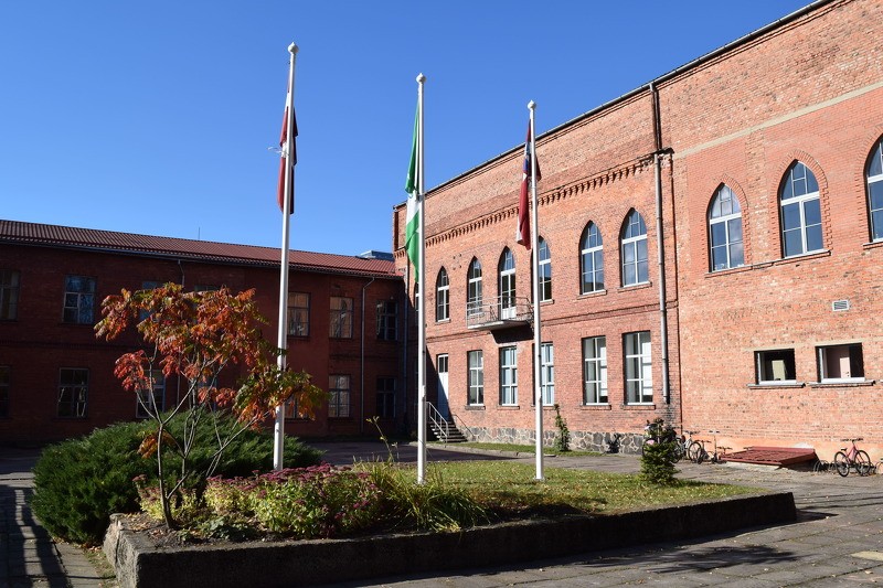 Trīs Cēsu novada izglītības iestādēs šogad plīvo zaļais karogs