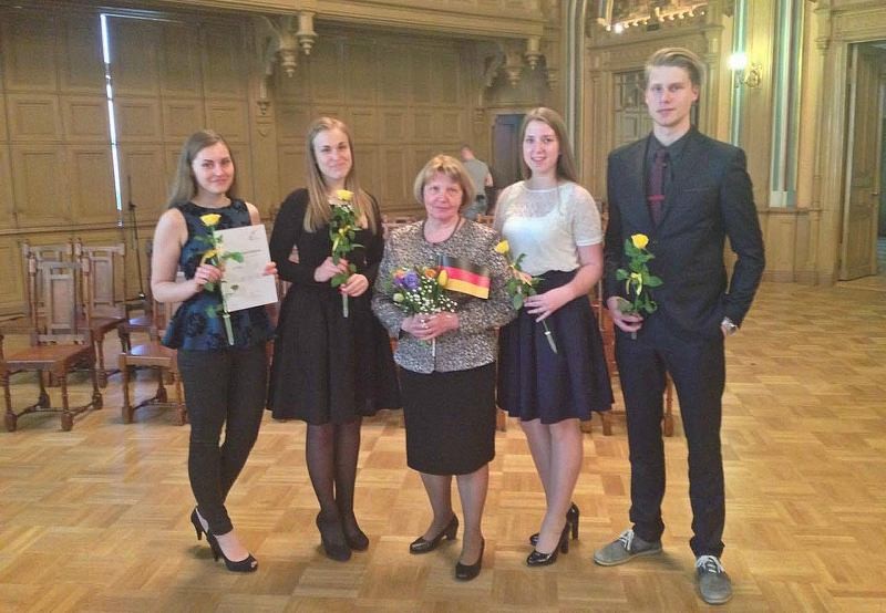 Cēsu Valsts ģimnāzijas skolēni saņem starptautisku diplomu