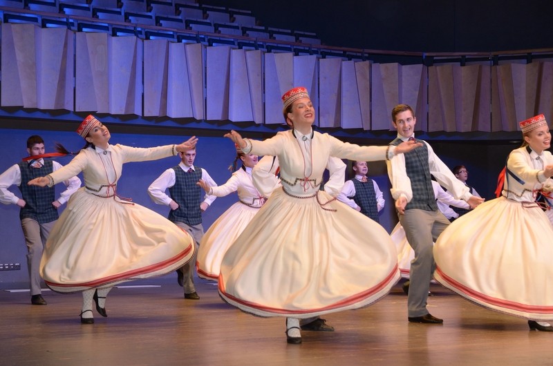 Ģimnāzijas vienotību apliecina vērienīgā koncertā Cēsīs