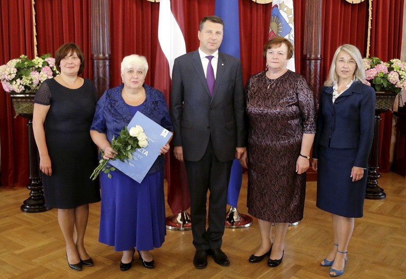 Cēsu Valsts ģimnāzija saņem Ata Kronvalda balvu