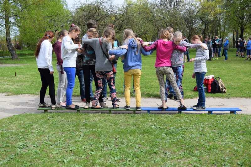 Skolēni veicina sadarbību pasākumā „Komandā ir spēks”