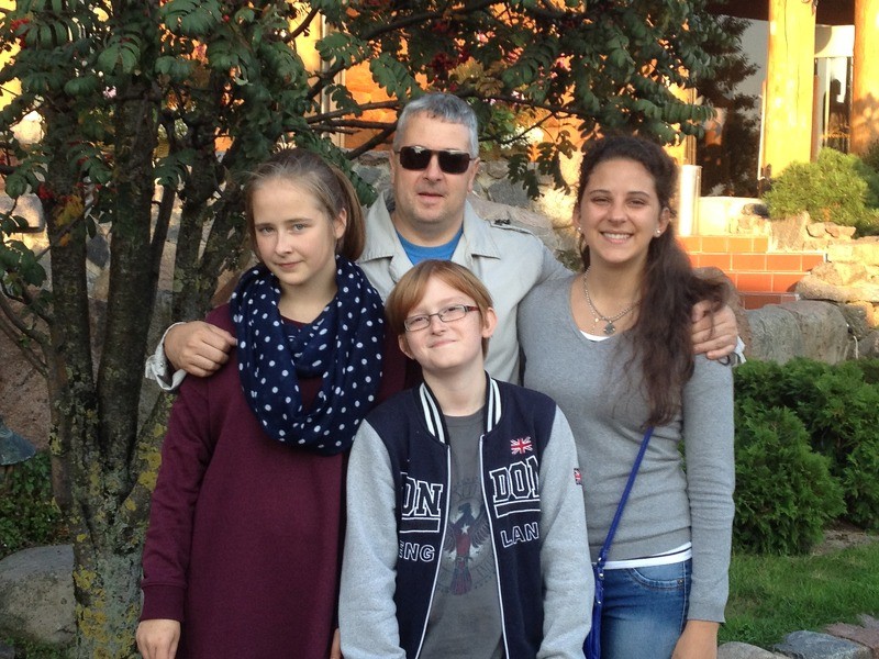 Meklē viesģimenes YFU apmaiņas skolēniem no Čīles, Taizemes, Dānijas, Vācijas un Šveices