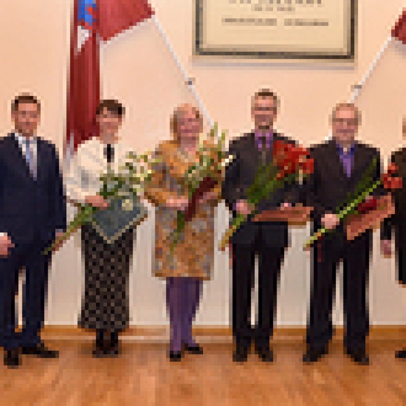 Pasniegti Draudzīgā aicinājuma fonda apbalvojumi