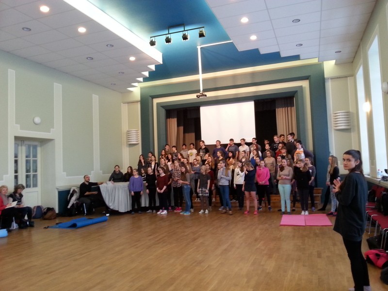 Cēsu Valsts ģimnāzijas kori gatavojas XI Latvijas Skolu jaunatnes dziesmu un deju svētkiem.