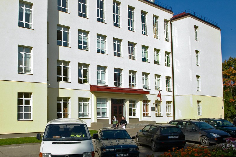 Aizkraukles novada skolu vadītāji pieredzi gūst Cēsīs