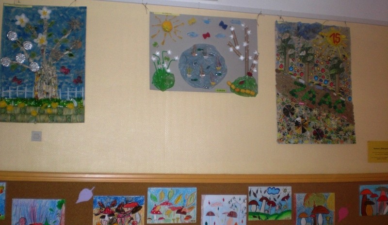 Pastariņa sākumskolā apskatāmas bērnu veidotas gleznas no otrreizējiem materiāliem