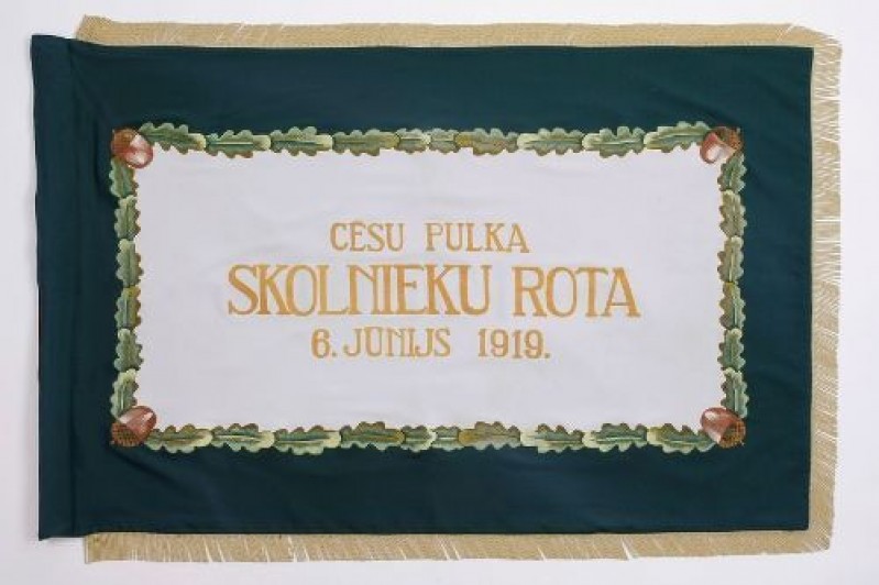 Vienosies par Cēsu skolnieku rotas piemiņas karoga tradīciju saglabāšanu